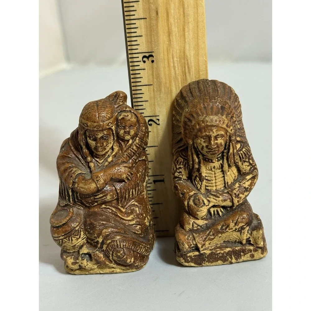 Vintage  Syroco Wood Indian Chief & Squaw Western Salt & Pepper Shaker Set